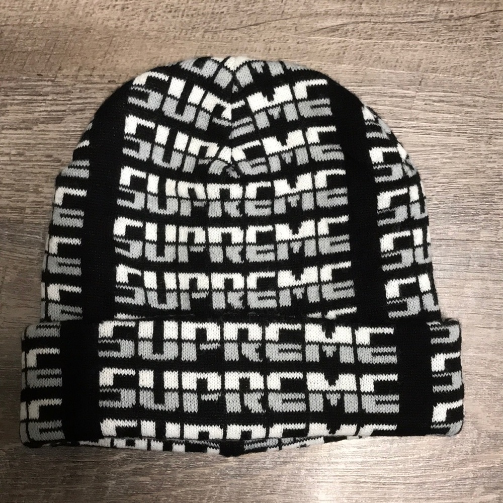 SUPREME beanie